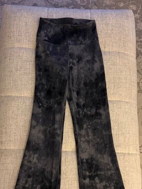 Lululemon Flared Pant (Size 4)